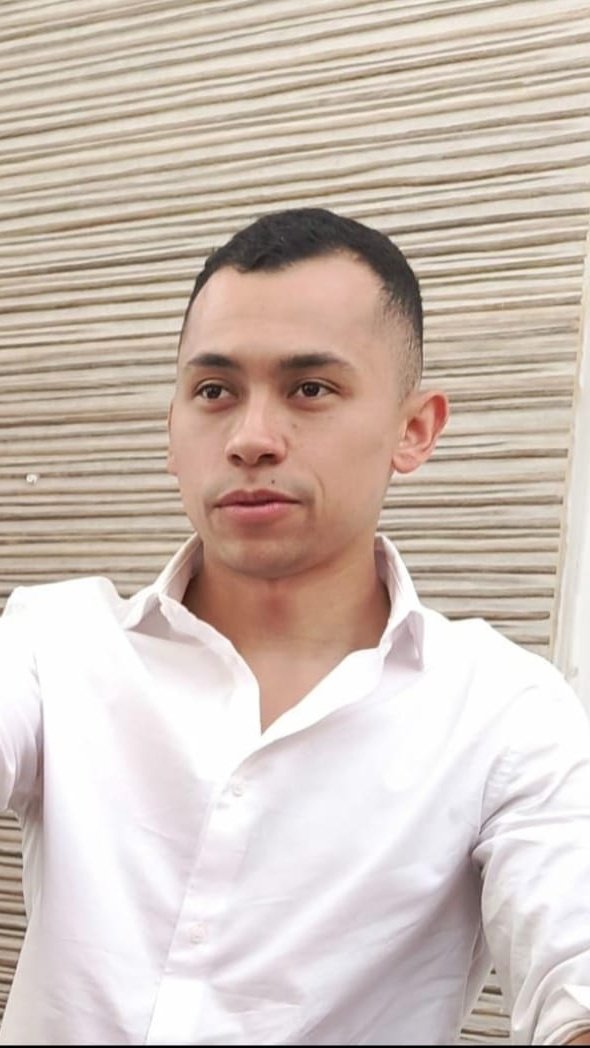 #ATENCIÓN 🚨🚨🚨 Buscan desesperadamente David Acosta, quien fue visto por última vez el domingo 28FEB hacia la 1AM cerca al CC/El Retiro (Bogotá). Mide aproximadamente 1,74 m y, al momento de su desaparición, vestía camiseta negra, pantalón azul claro Nike y zapatos blancos Nike