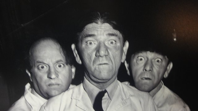 DrBuzz_Forensic's tweet photo. Actor/comic Shemp Howard, of the Three Stooges (1946–'55) was #BornOnThisDay, March 11, 1895. Aside from being a stooge, Shemp was in films as a solo comedian. Passed in 1955 (age 60) from a #heartattack as he was lighting a cigar in a cab after telling a joke. #RIP #GoneTooSoon https://t.co/Zog12QOtLY