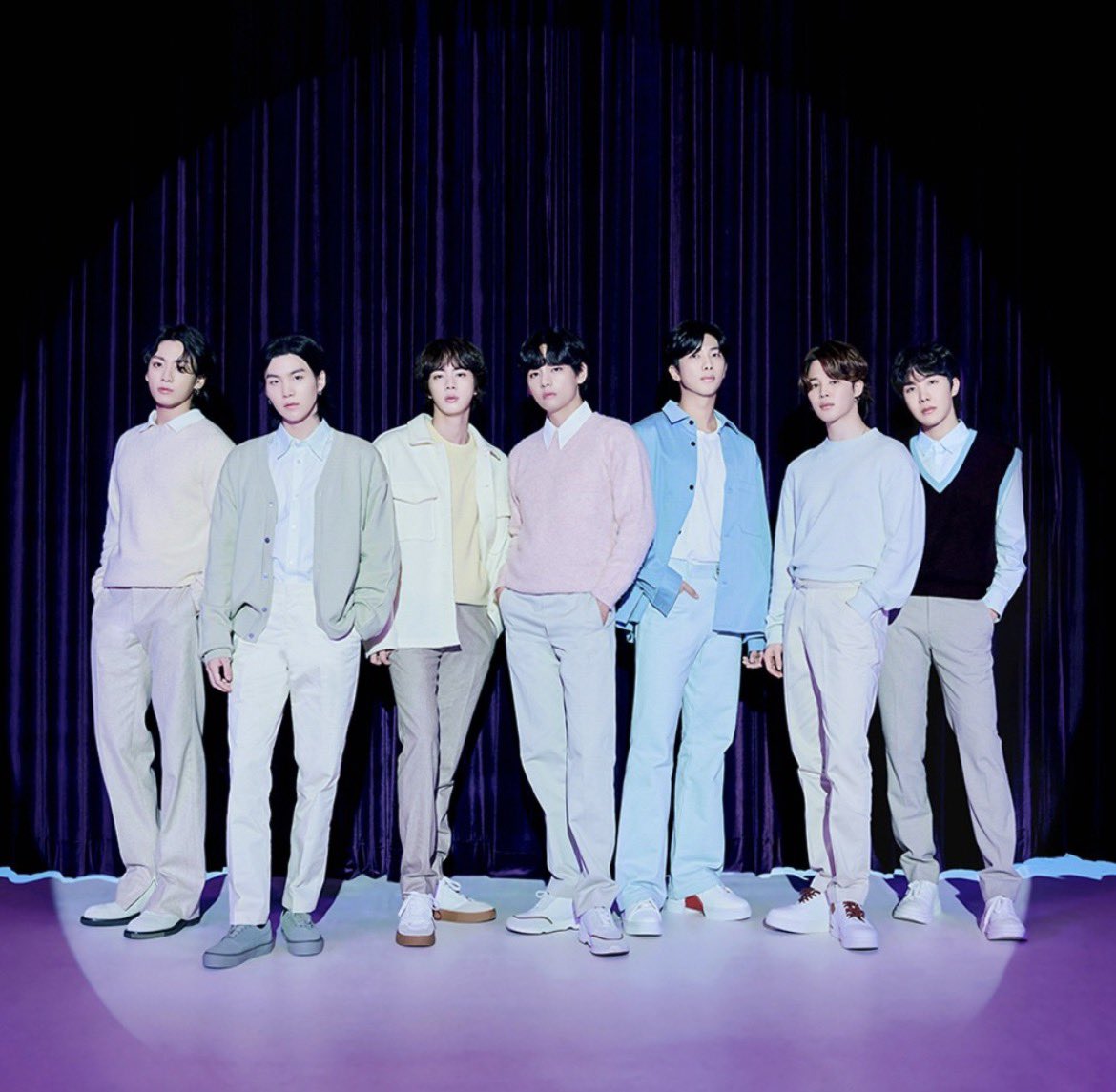 kchartsmaster's tweet photo. Most streamed artists on MelOn history:

#1 Lim Young Woong 13.50 billion
#2 BTS 13.48 billion
#3 IU 8.88 billion
#4 EXO 8.63 billion
#5 SEVENTEEN 5.12 billion
#6 Kim Ho Joong 4.81 billion
#7 PLAVE 4.12 billion
#8 Bolbbalgan4 3.86 billion
#9 BIGBANG 3.67 billion
#10 TAEYEON 3.36 billion