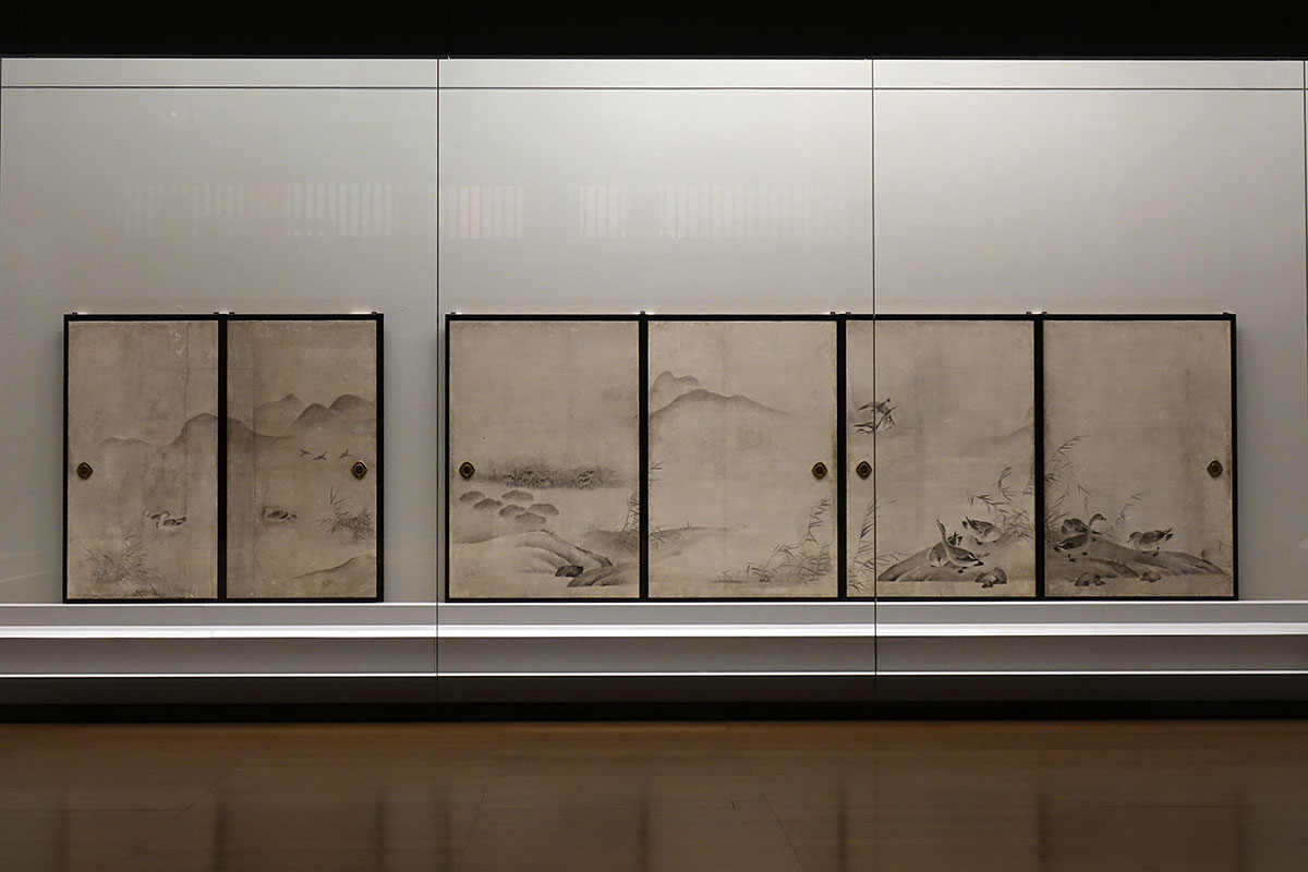 現存最古の水墨襖絵／ 2F-3展示室では、大徳寺の塔頭養徳院に伝来した