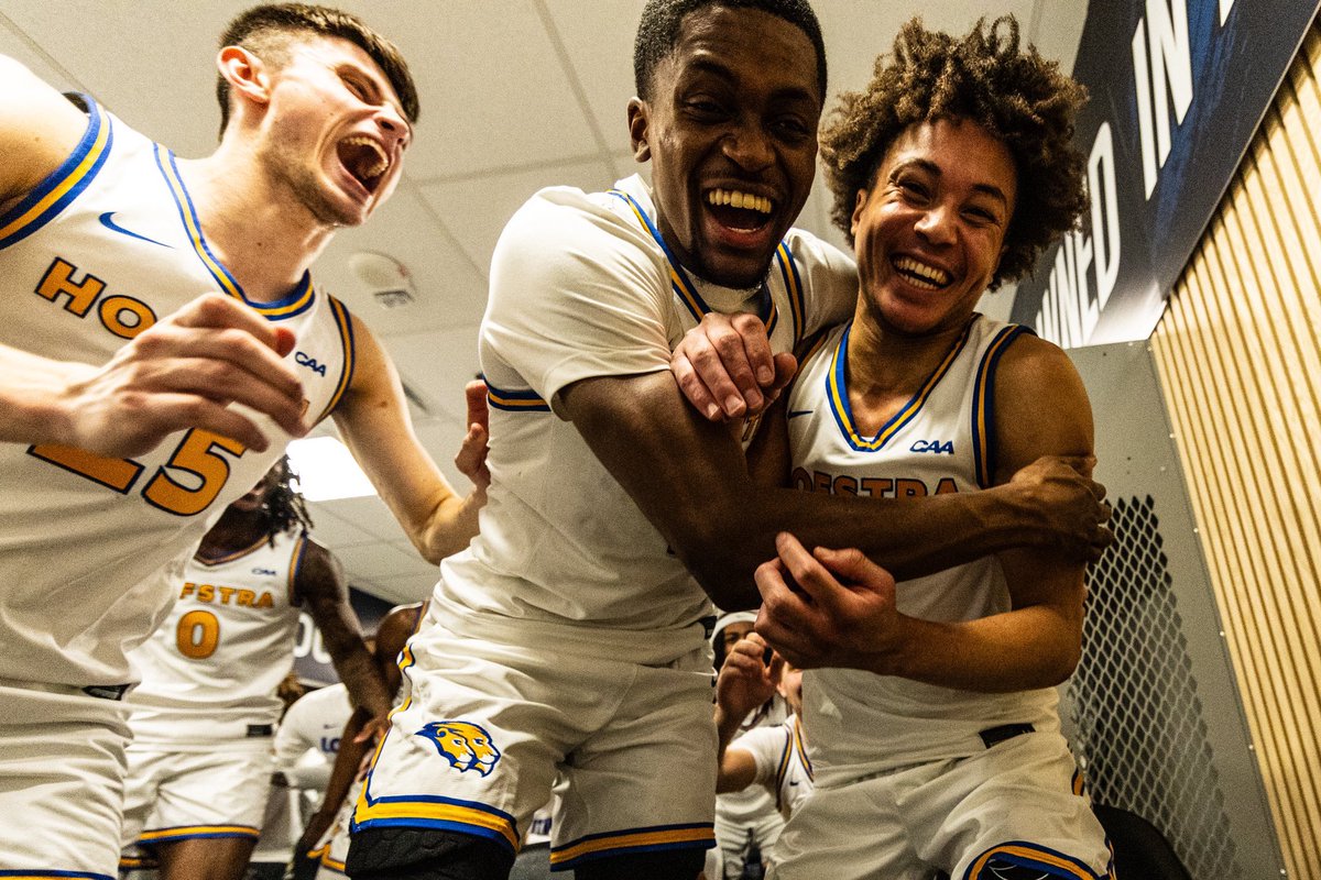 ryanhammer09's tweet photo. Hofstra Pride survives the CAA title game &amp; headed to the DANCE for the first time since 2001!!! 

Cruz Davis &amp; Preston Edmead. Know the duo - insanely elite dynamic backcourt pair. This team has JUICE. ✍️
@HofstraMBB https://t.co/q2RItSwxpt