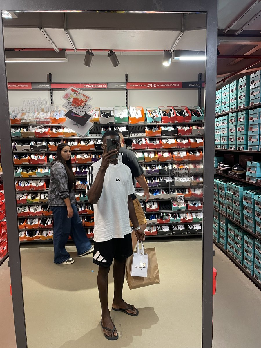 🤟🏿🍀