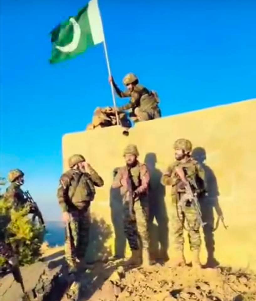 Markhor_101's tweet photo. آپ صلی اللہ علیہ والہ وسلم 
کا فرمان مبارک ہے 
دشمن سے ملی ہوئی سرحدوں پر ایک دن اور رات پہرہ دینا ایک ماہ کے روزوں اور  قیام اللیل سے بہتر ہے.
صحیح مسلم
⚔️🇵🇰⚔️ https://t.co/KAh87rP5y1