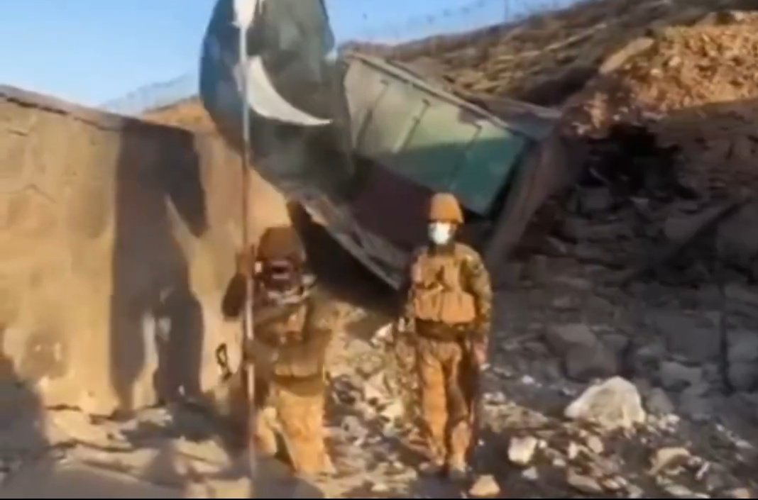 آپ صلی اللہ علیہ والہ وسلم 
کا فرمان مبارک ہے 
دشمن سے ملی ہوئی سرحدوں پر ایک دن اور رات پہرہ دینا ایک ماہ کے روزوں اور  قیام اللیل سے بہتر ہے.
صحیح مسلم
⚔️🇵🇰⚔️