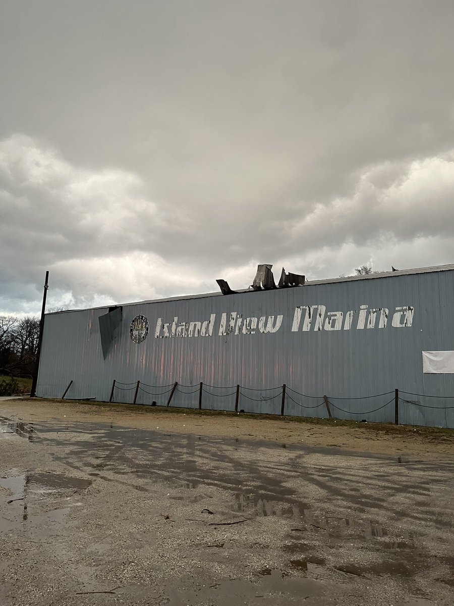 IcyIsTired's tweet image. @MaxVelocityWX damage from the Kankakee tornado.