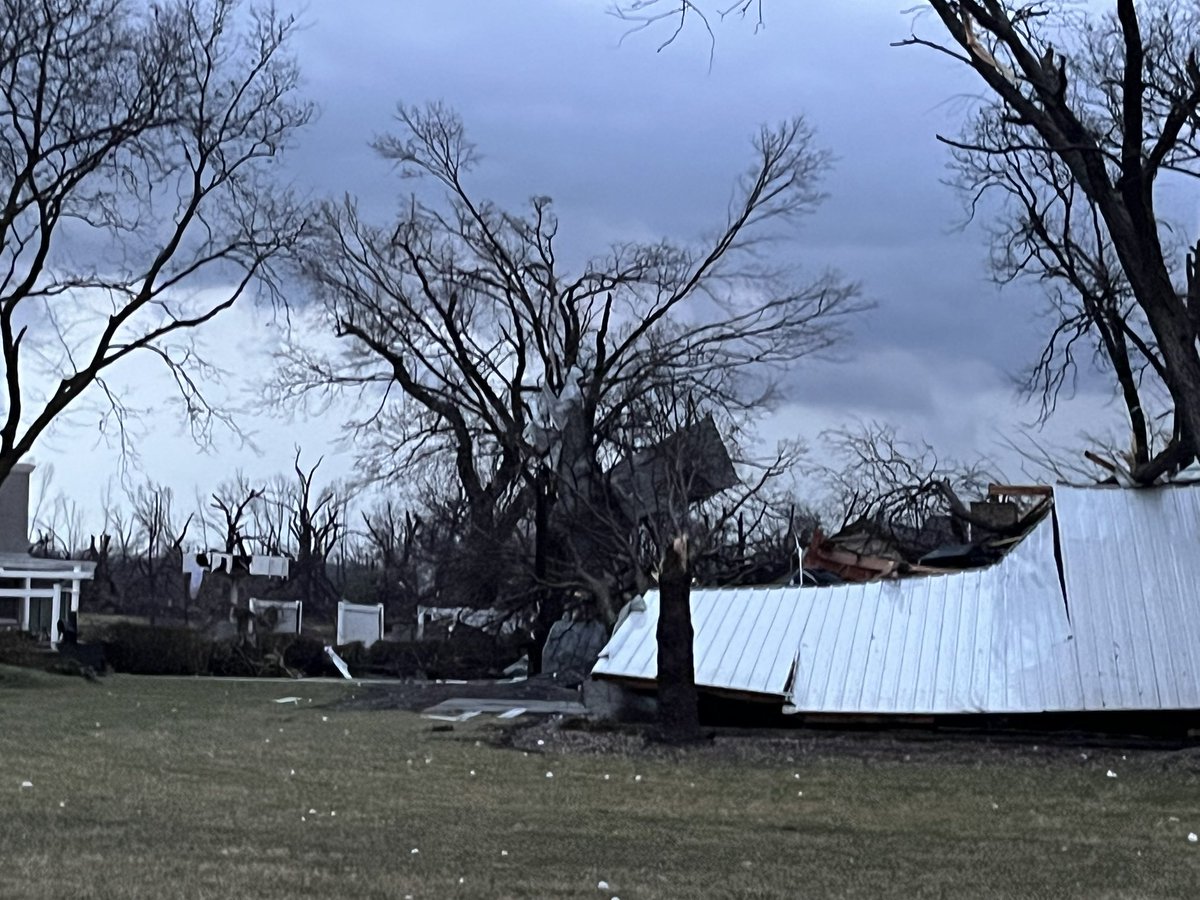 IcyIsTired's tweet image. @MaxVelocityWX damage from the Kankakee tornado.