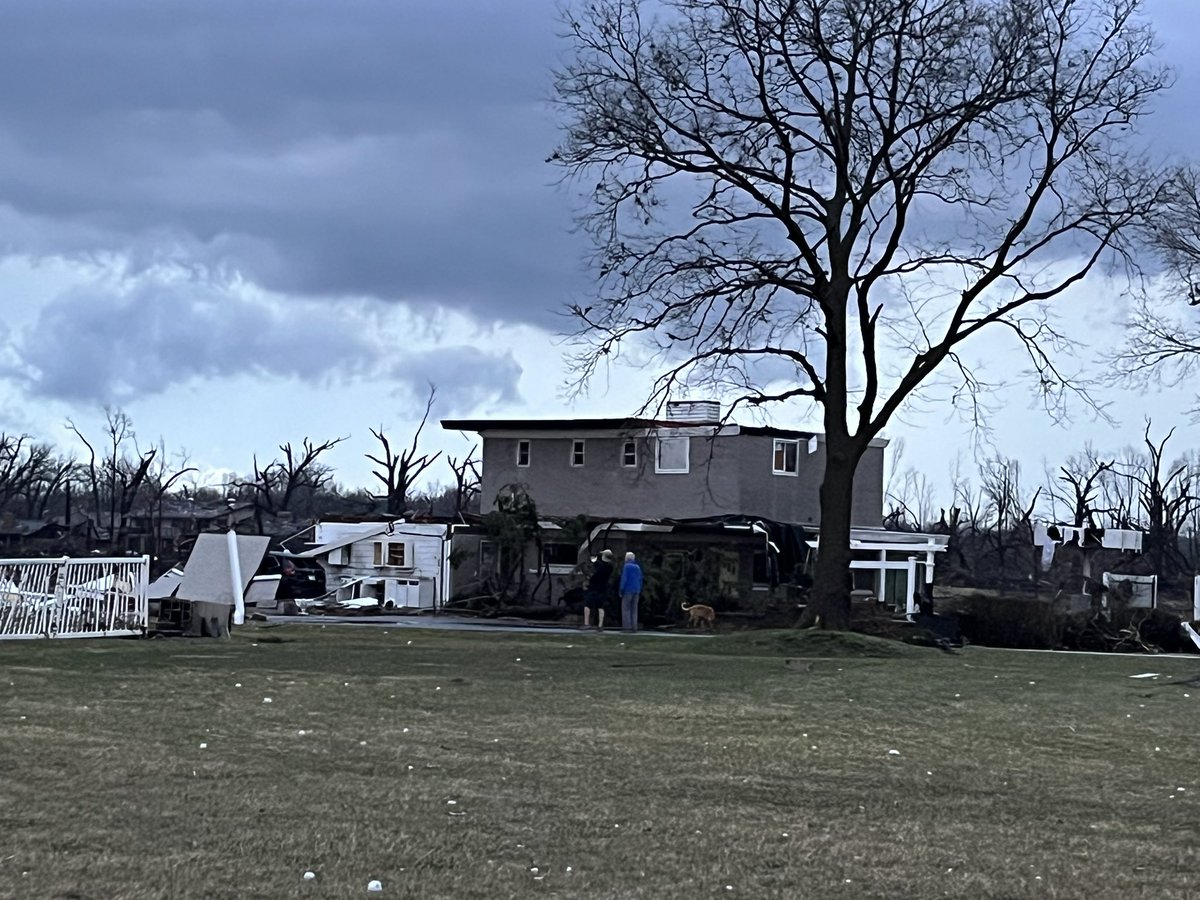 IcyIsTired's tweet image. @MaxVelocityWX damage from the Kankakee tornado.