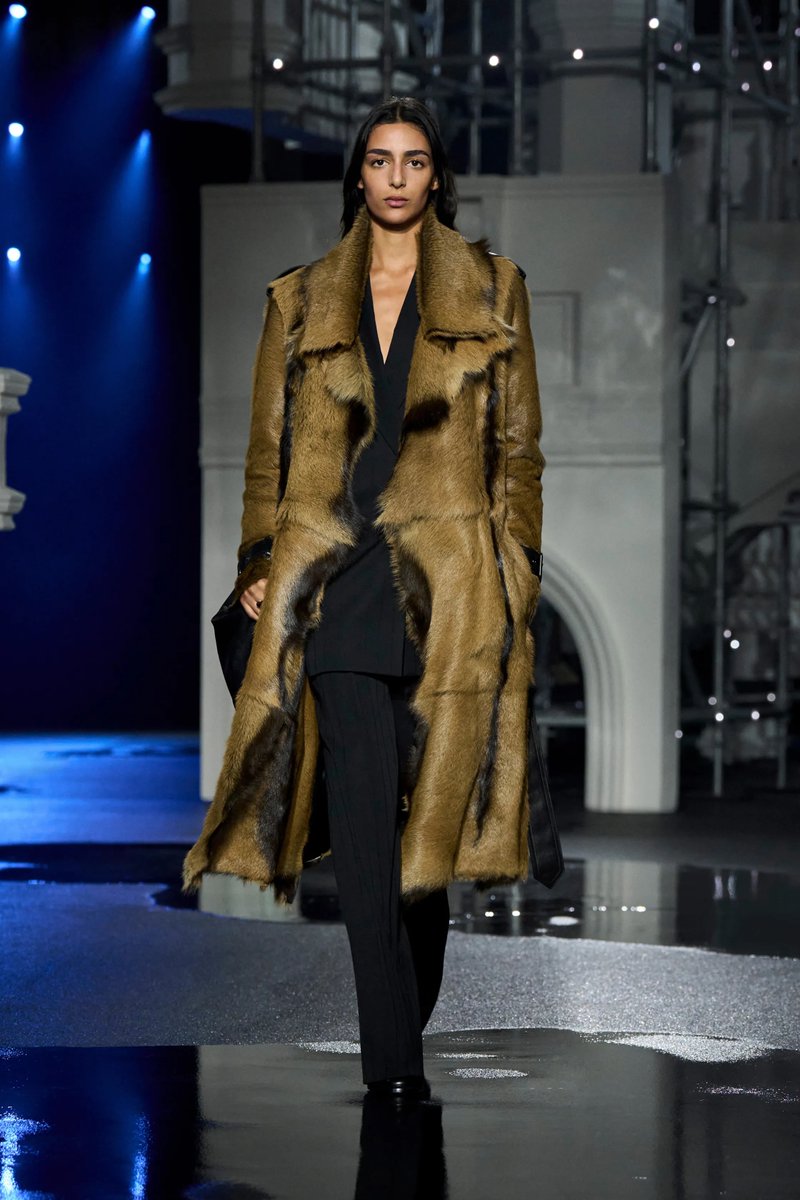 Burberry 2026AW ダニエル・リーの「バーバリー」はクラシック回帰が