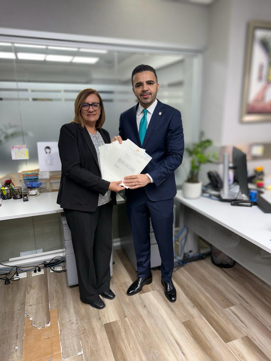 BDiputadoPLD's tweet photo. Saulo Vega establece récord en la Cámara de Diputados al someter 10 proyectos en un solo día

Santo Domingo, D.N.- El diputado de la provincia San Cristóbal, Saulo Vega, implantó un récord en el Congreso Nacional, al someter 10 iniciativas legislativas en un solo día. https://t.co/uzMkgM7zmG