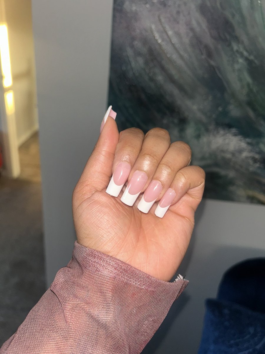 Keef_Cakez's tweet photo. French tip press ons for date night 🥰😍 https://t.co/gg0sr16gyc