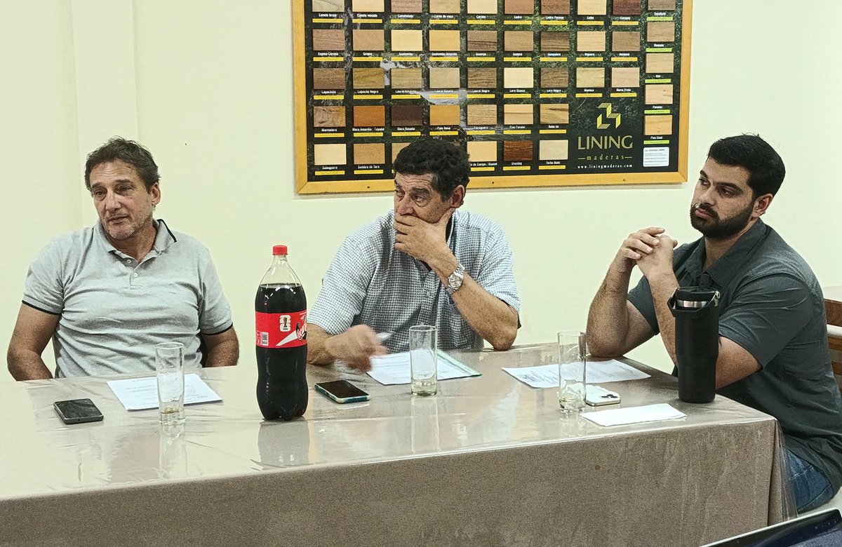 apicofom tweet media