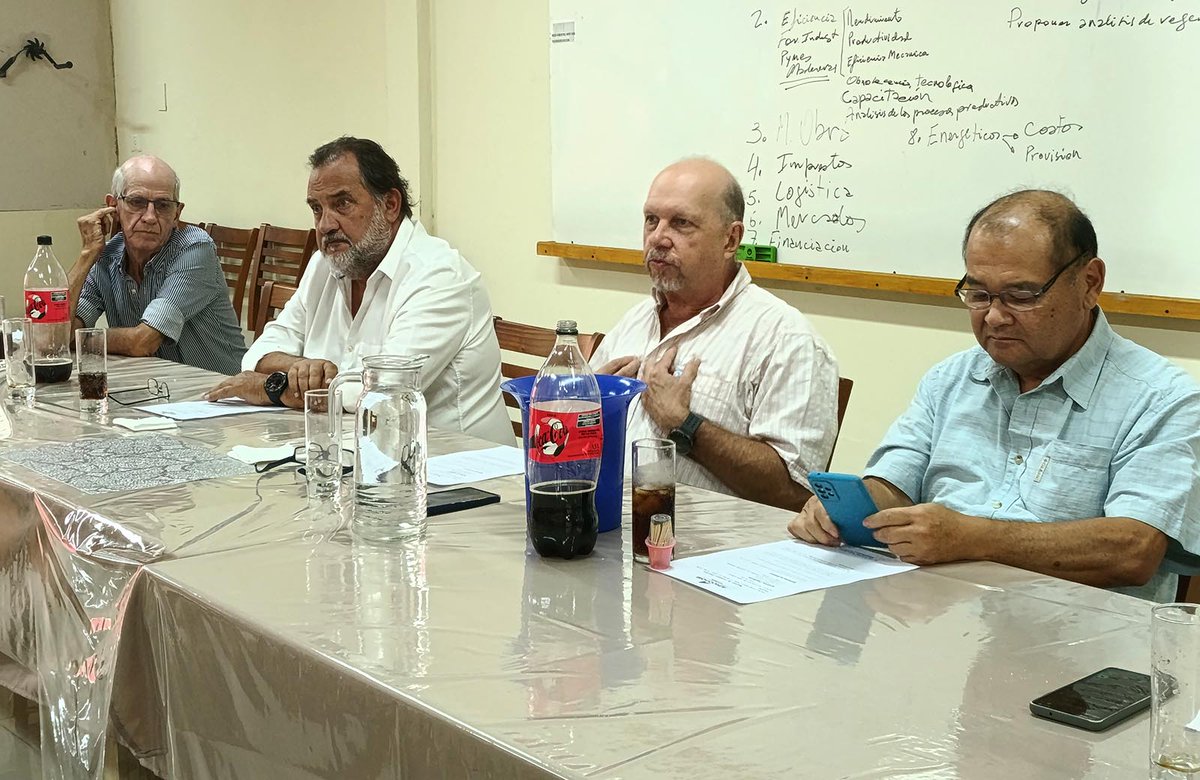 apicofom tweet media