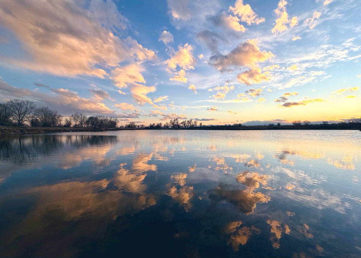 A beautiful view, but it was brief as a storm is moving in… hope you all have a pleasant Tuesday evening 🤙🏻