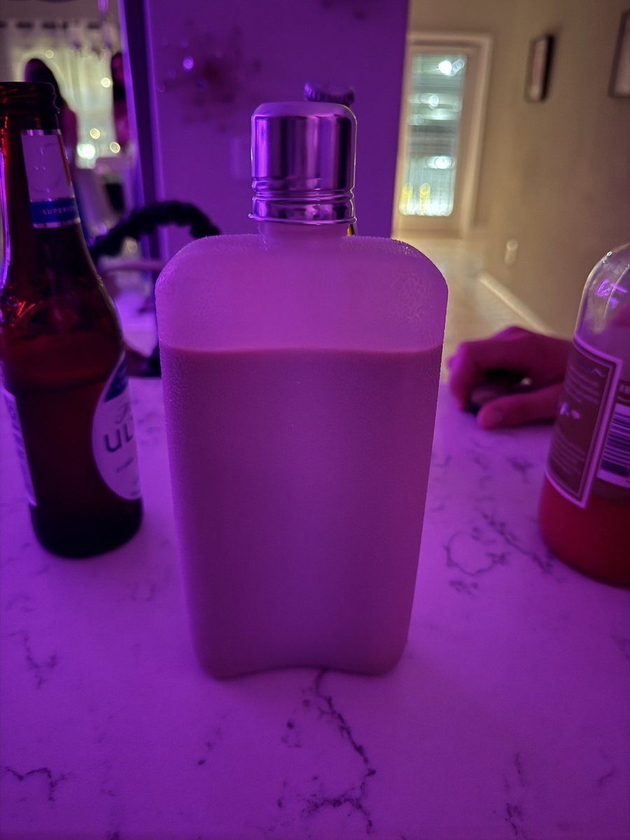 nevagonlose67's tweet image. Espresso Martini in a oversized flask #HighClass #MackAttack #OnTheStove