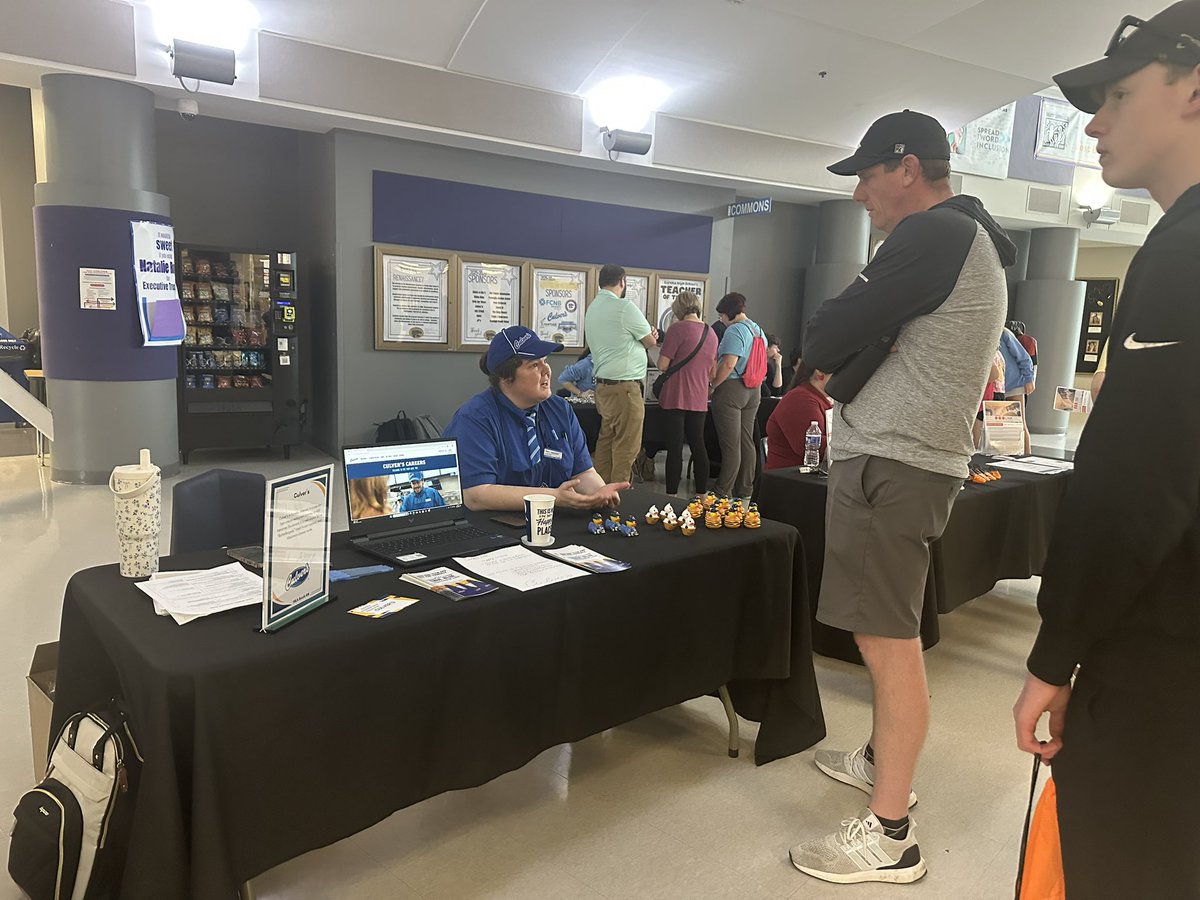 KeriSkeeters's tweet photo. The Eureka HS FBLA hosted the Inaugural All Abilities Job and Resource Fair this afternoon!  It was an incredible event featuring organizations offering meaningful opportunities for individuals of all abilities. Truly an inspiring afternoon! #NurturingLearning https://t.co/U3z1TTwVPA