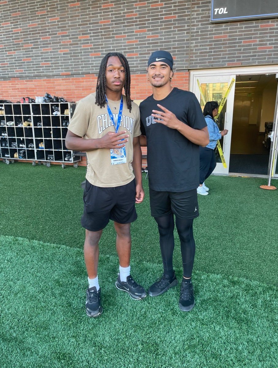 adamgorney's tweet photo. 2029 QB Thaddeus Breaux at UCLA tonight pictured here with Nico Iamaleava.

https://t.co/FKGC7A1cPq https://t.co/EPi6aaah40