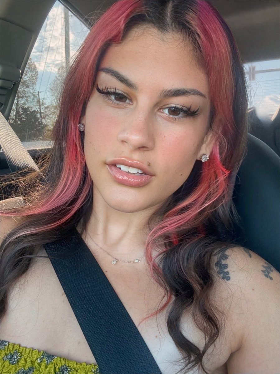 faeriesector's tweet photo. i went tanning while u worked can u tell? https://t.co/YyAvfZtW82