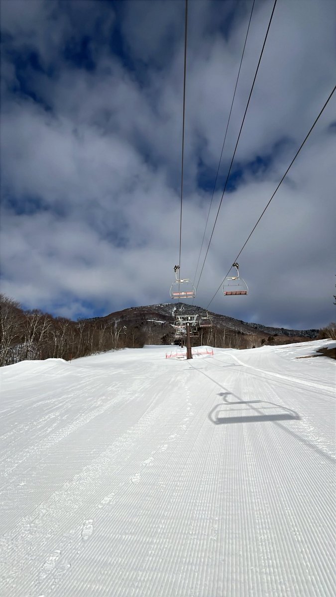 1127resort's tweet photo. 3/11
天気　晴れ
気温　-2℃
積雪　50cm

気温は低いまま日が当たって3月とは思えない最高のコンディションです✨️
 #いいづなリゾートスキー場  #スキー  #スノボ  #長野  #snow  #WINTER  #ski https://t.co/zjDIQuw0jh