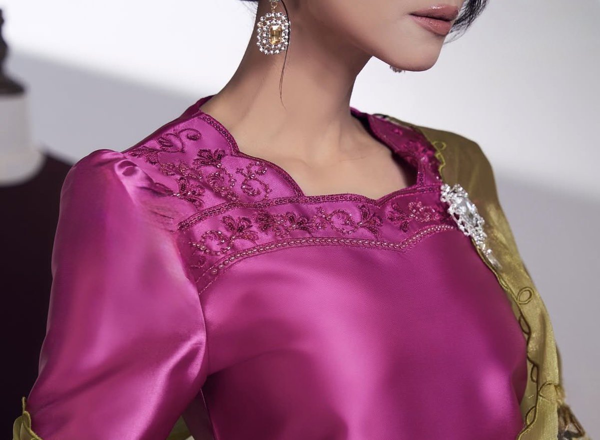 Next year maybe boleh try beli brand ni ja. Brand lain kalau baju ada lace beading macam ni confirm dah jadi RM300 ke atas😅 Kat sini baju murah weh. Ada certain baju i tengok dia siap bagi free selendang pagi🤧