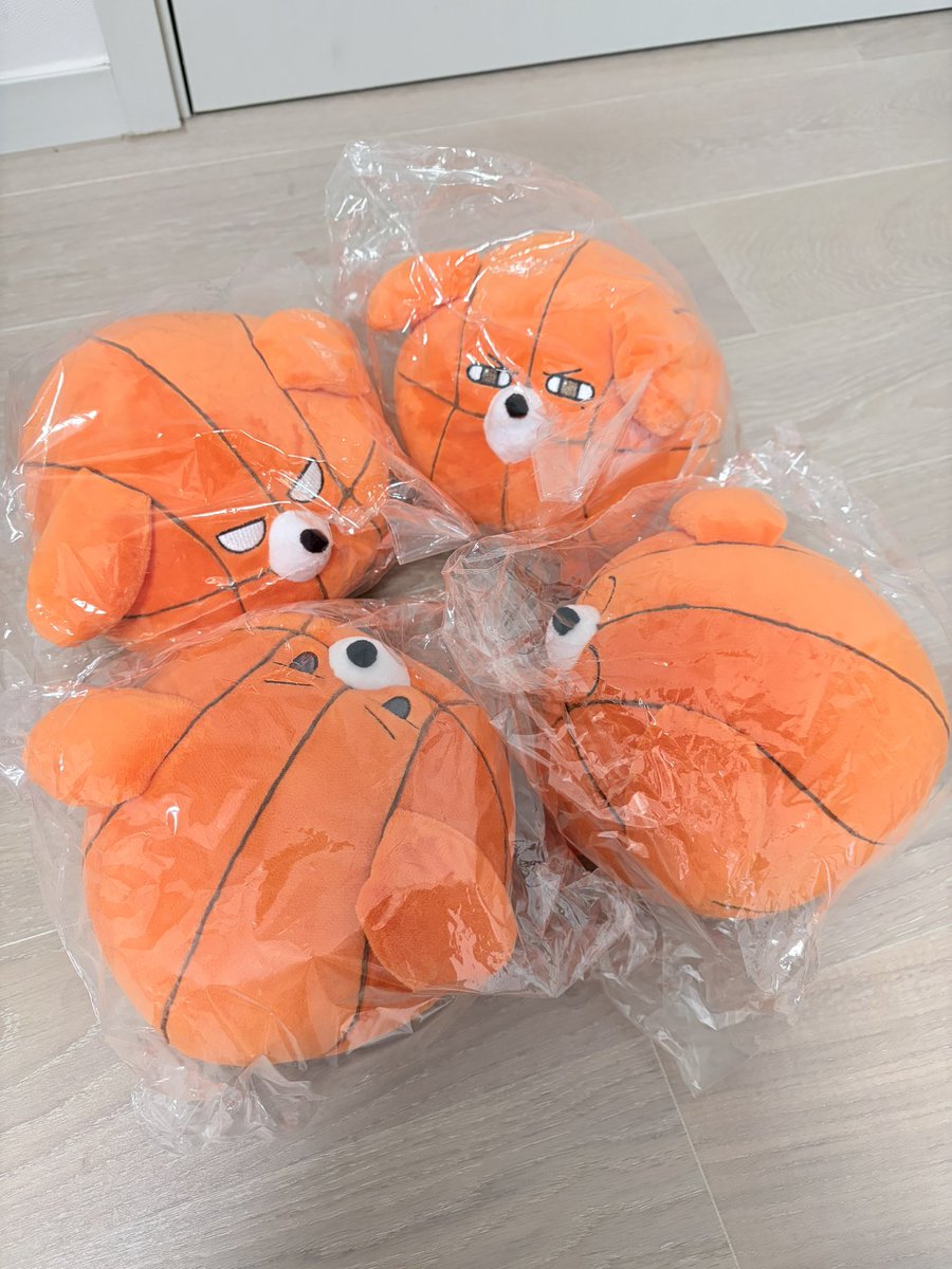 420x111's tweet photo. 가비지타임 공아지 성준수 기상호 전영중 박병찬 미개봉품 4개 일괄 운미포 9.5에 원가이하 양도합니다! #kbl #공아지

택 달려있고 비닐개봉도 안 한 새상품입니다 https://t.co/XdwbmDUkmv