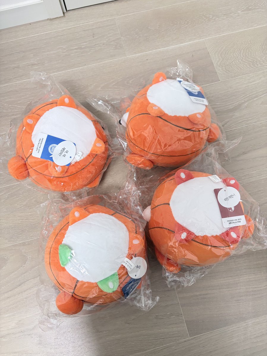 420x111's tweet photo. 가비지타임 공아지 성준수 기상호 전영중 박병찬 미개봉품 4개 일괄 운미포 9.5에 원가이하 양도합니다! #kbl #공아지

택 달려있고 비닐개봉도 안 한 새상품입니다 https://t.co/XdwbmDUkmv
