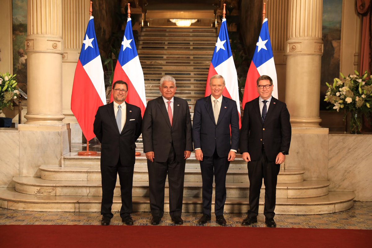 Embajada de Panamá en Chile tweet media