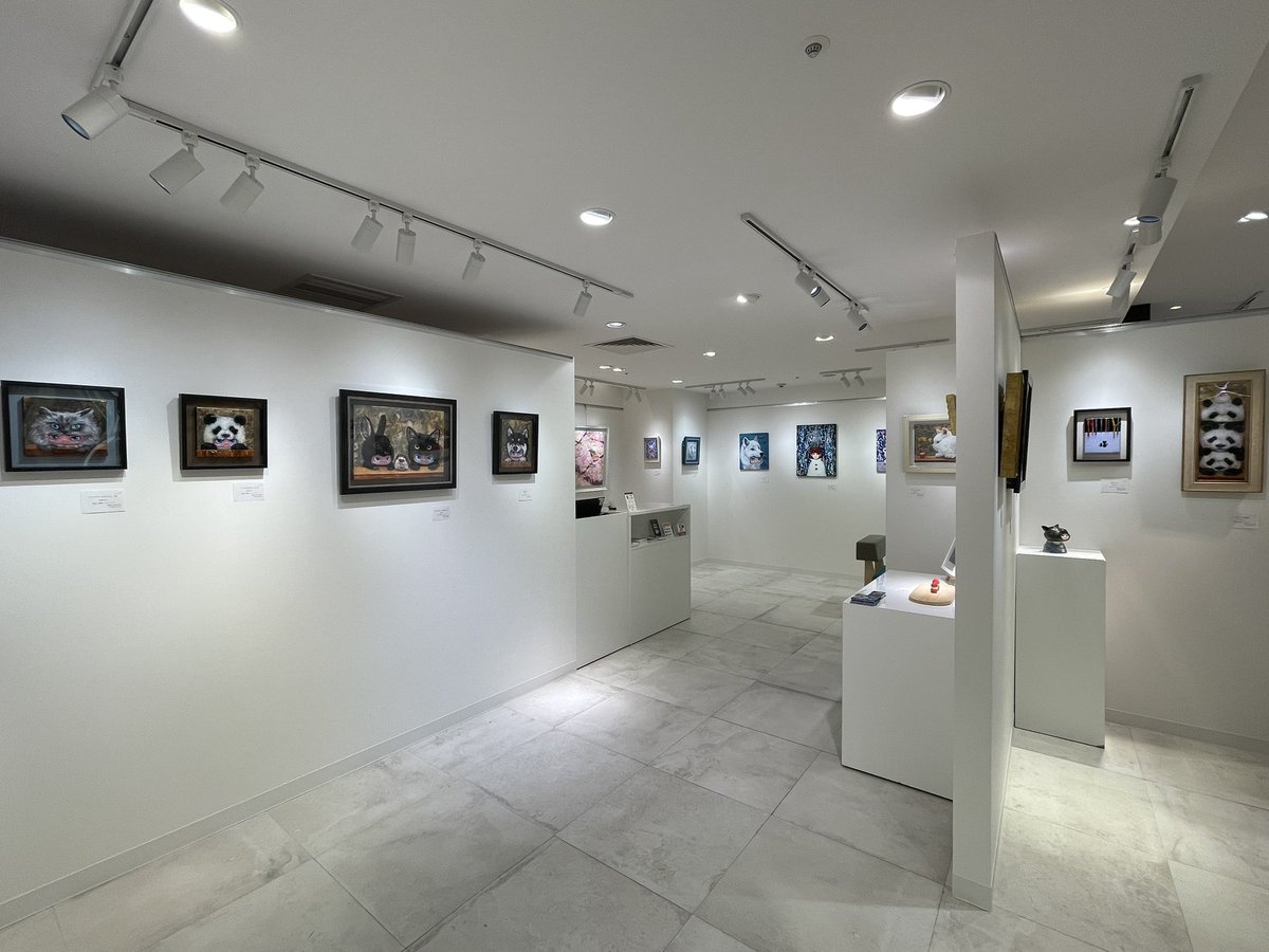 gt2y's tweet photo. 【本日開廊】

佐藤紘子 個展「みんな、誰かのわたし。」
3月11日 (水) 〜 24日 (火)　
10:00〜20:00（最終日17時迄）
大丸梅田店7階 ART GALLERY UMEDA

７階ギャラリーのオープニング企画展
油彩画、水彩画、陶芸、新作盛り沢山
是非ご高覧ください。

#佐藤紘子個展
https://t.co/whKF3Ah66c https://t.co/uF26tDx2LA