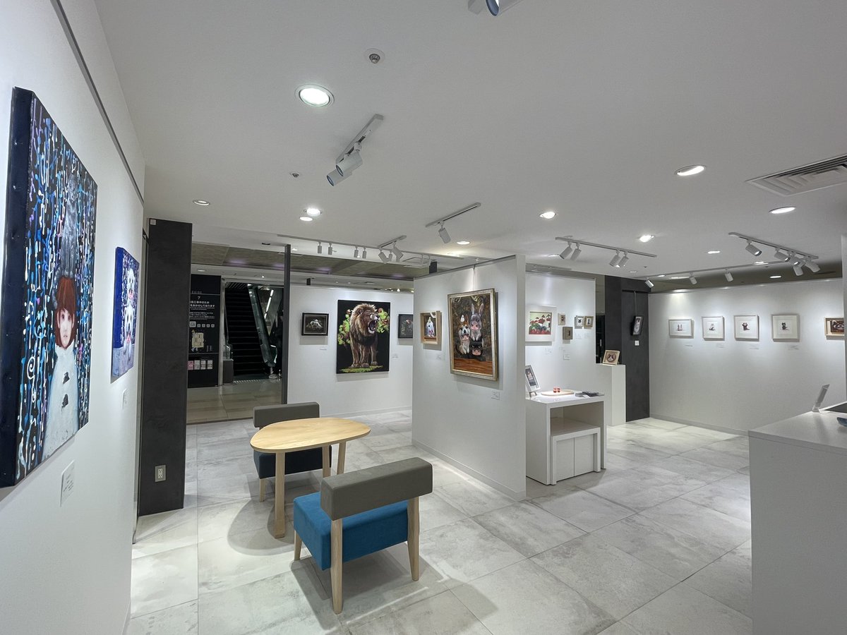 gt2y's tweet photo. 【本日開廊】

佐藤紘子 個展「みんな、誰かのわたし。」
3月11日 (水) 〜 24日 (火)　
10:00〜20:00（最終日17時迄）
大丸梅田店7階 ART GALLERY UMEDA

７階ギャラリーのオープニング企画展
油彩画、水彩画、陶芸、新作盛り沢山
是非ご高覧ください。

#佐藤紘子個展
https://t.co/whKF3Ah66c https://t.co/uF26tDx2LA