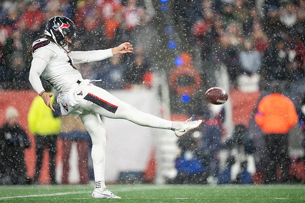 Titans are signing punter former Chiefs and Texans punter Tommy Townsend to a 2-year deal worth up to $6 million, per agent Drew Rosenhaus.