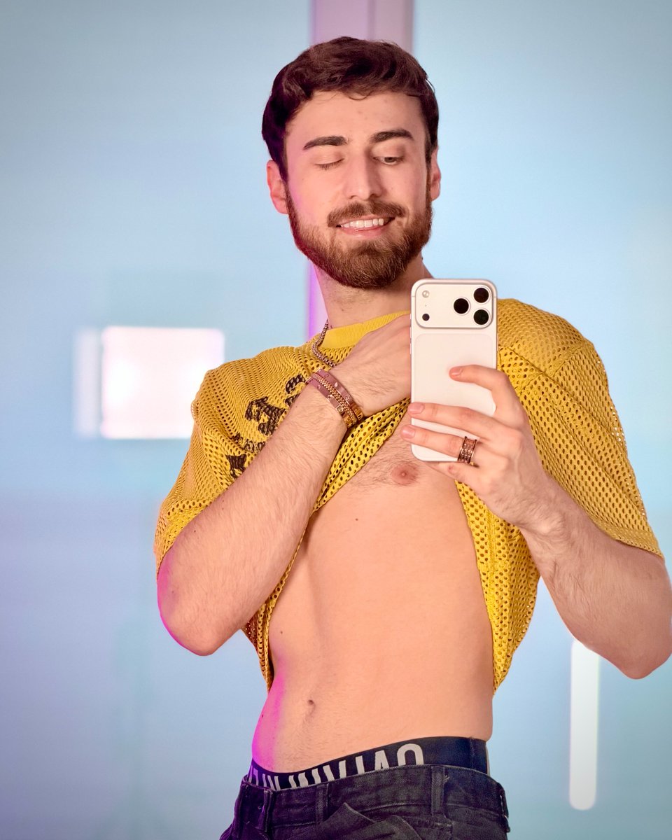 its titty tuesday, boys
drop yours below 👇