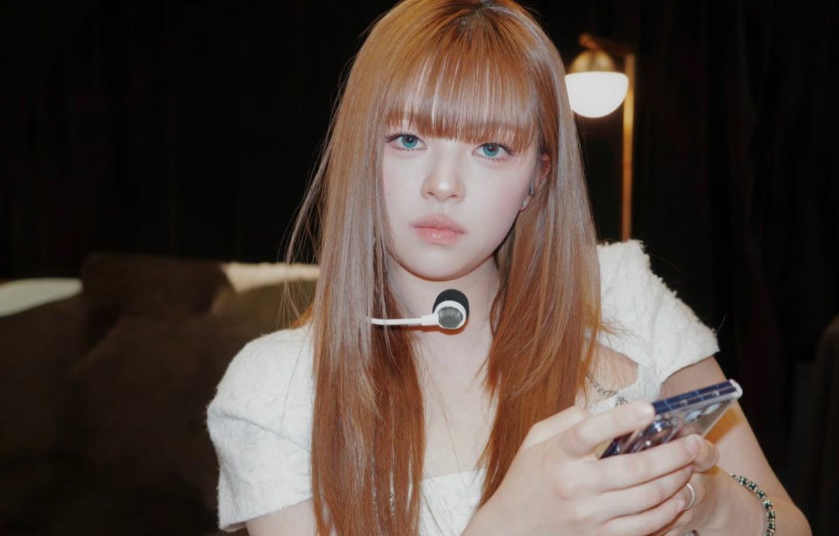 godmitzu's tweet photo. JEONGYEON KEEPS GETTING EVEN MORE GORGEOUS EVERY DAY https://t.co/bqxB3YqgT8