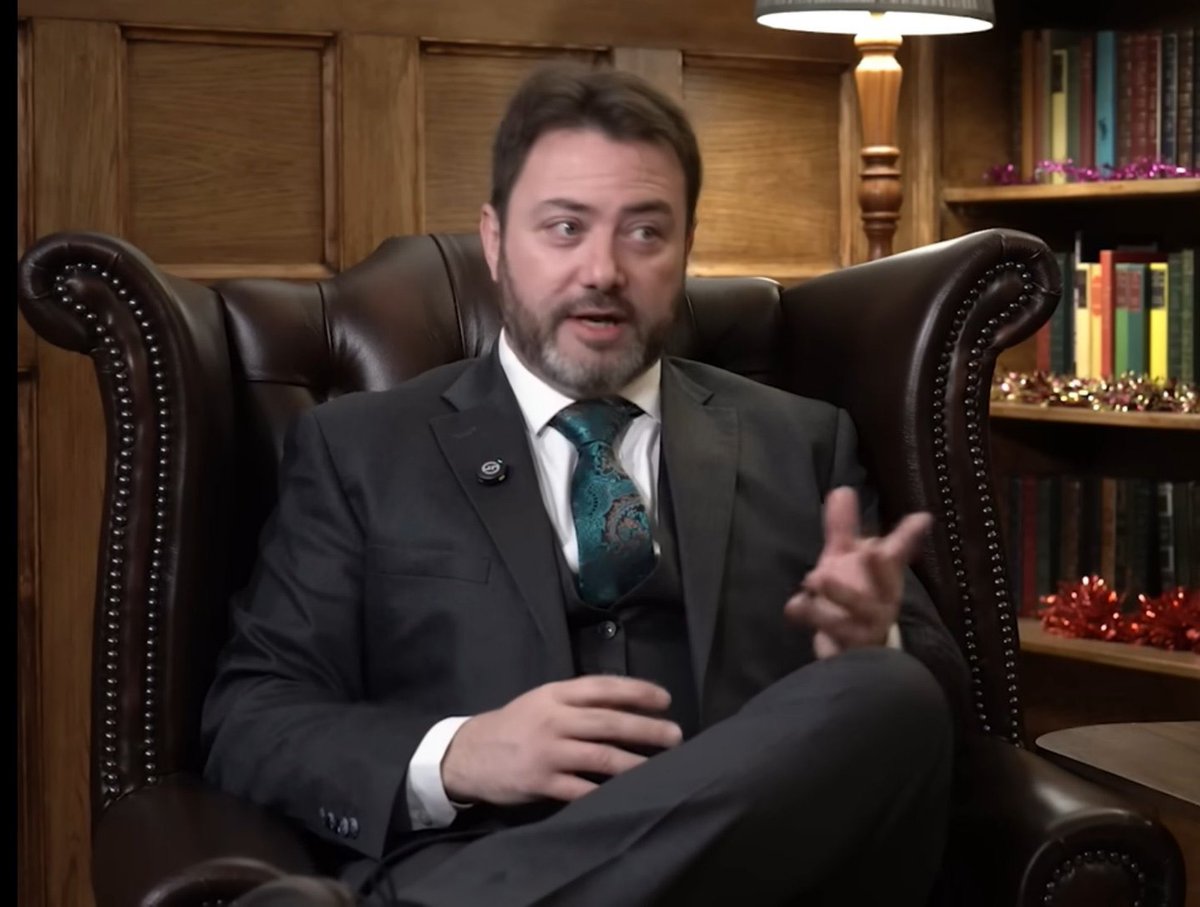 PalmyrPar's tweet photo. “Now, as you may recall, I was with the original online right, we had pepe and-“

“Pepé? He sounds rather like a Frenchman.”

“Well, no, he’s a frog.“

“That’s precisely the issue, Carl.” https://t.co/WwQW9KgLwh