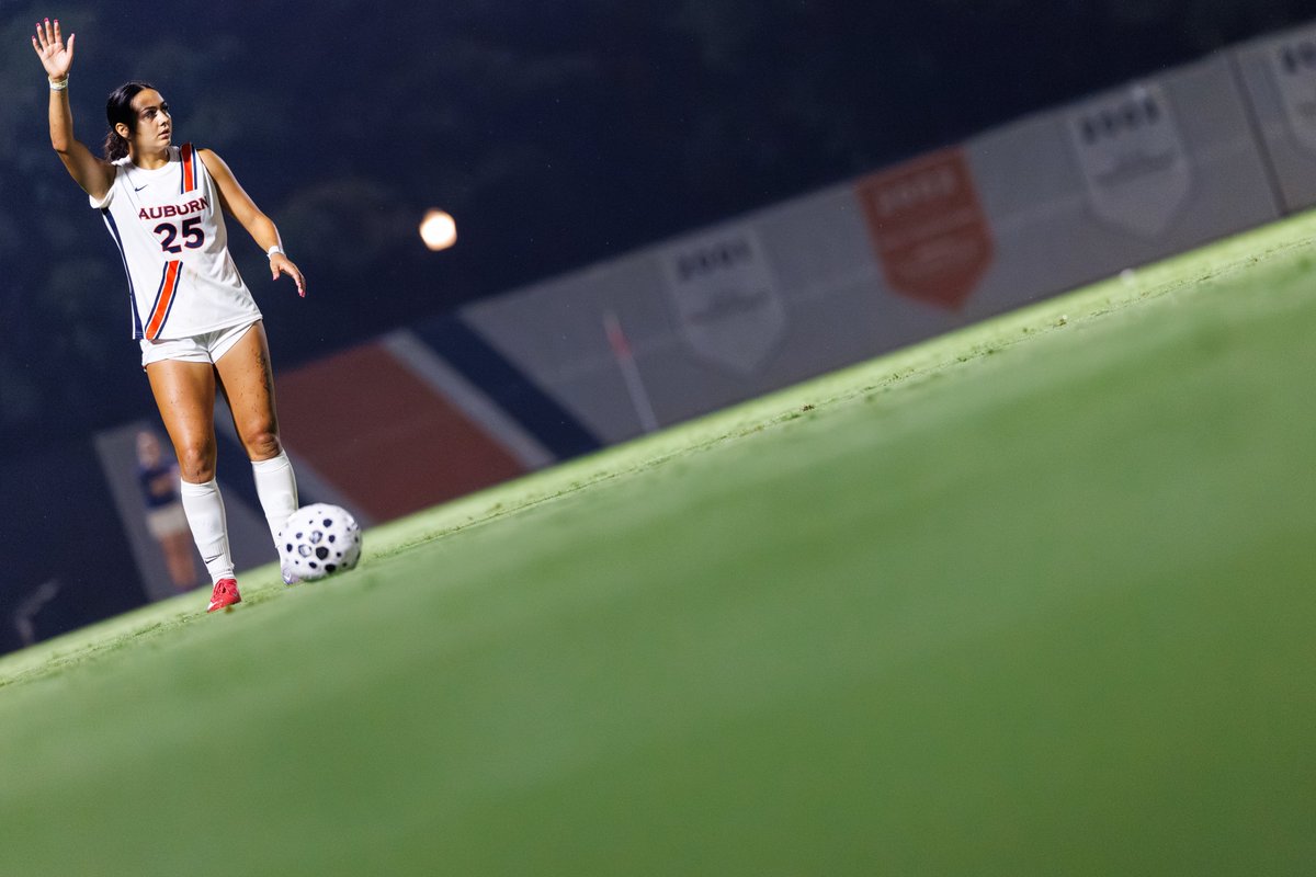 AuburnSoccer's tweet photo. Shouting HAPPY BIRTHDAY to our Energizer Bunny 🥳

Let’s make this year the year of @FizzHutton 🔋⚡️ https://t.co/ZWRnKsIdBH