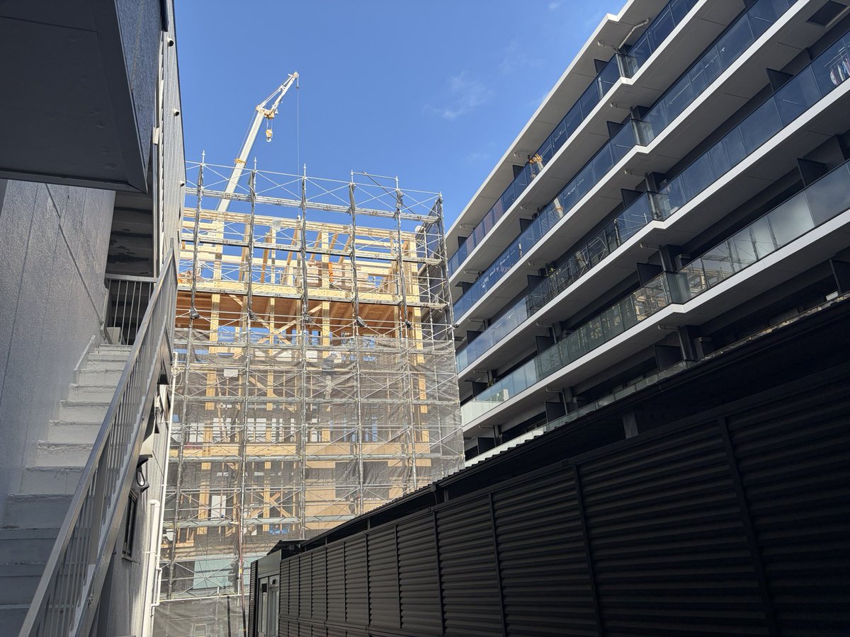 andoconst's tweet photo. 純木造5階建てビル新築工事中
木造5階建ては圧巻です。
#木造ビル
#木造5階建て
#カーボンニュートラル
#脱炭素
#炭素貯蔵 https://t.co/OC8k38ZjY4
