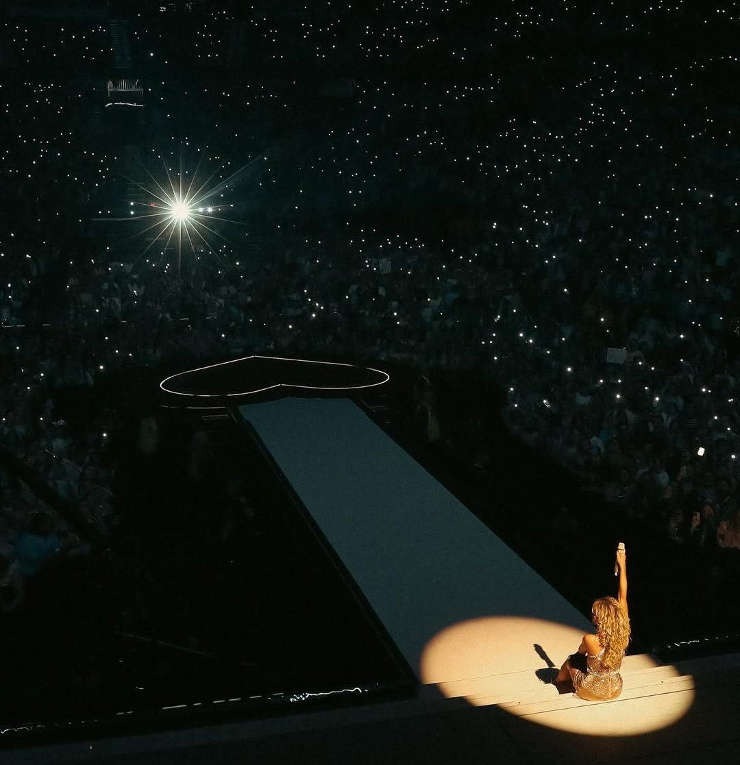 🚨 INSANA! A "Short n' Sweet Tour" arrecadou 126 MILHÕES de dólares, com 70 shows e 974 mil ingressos vendidos.

– É a turnê mais lucrativa de Sabrina Carpenter.