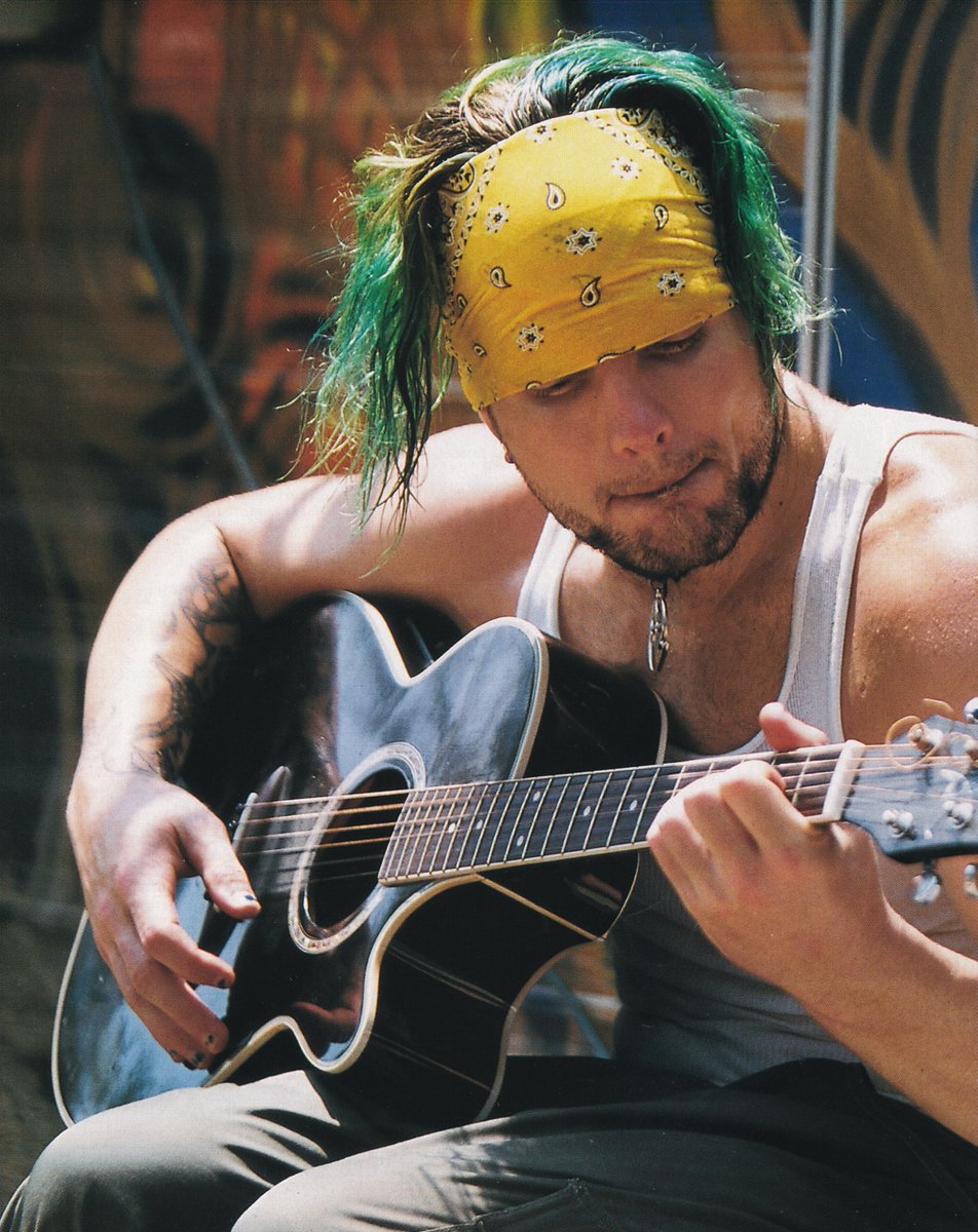 𝙵𝙾𝚄𝚁-𝙿𝙾𝚂𝚃 𝙼𝙰𝚂𝚂𝙰𝙲𝚁𝙴 tweet media