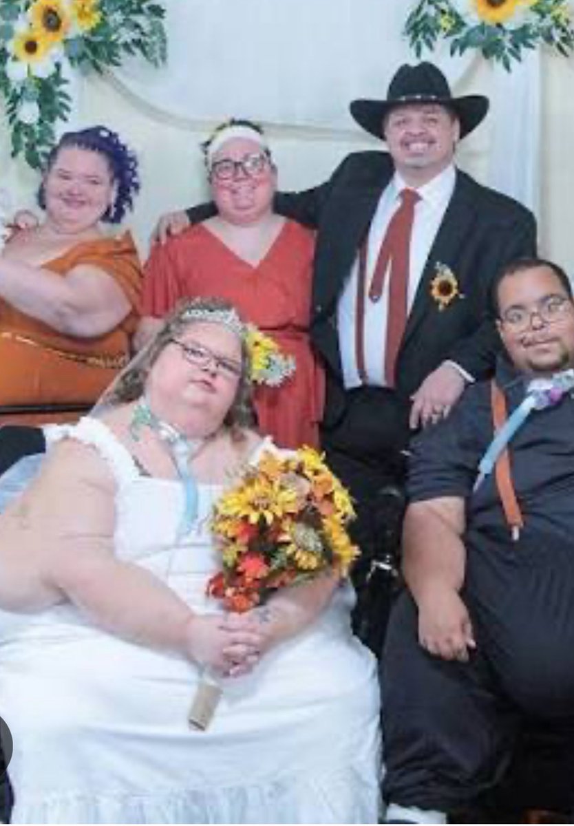 CaptPiccard's tweet photo. #1000lbsisters
So Brittany is all the sudden too modest to wear the same dress she wore to Tammy’s wedding in a different color? 🤦‍♂️ https://t.co/wEep5Xt8KD