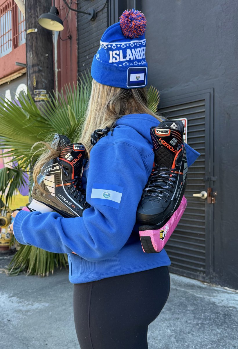 queen miley💛 tweet media