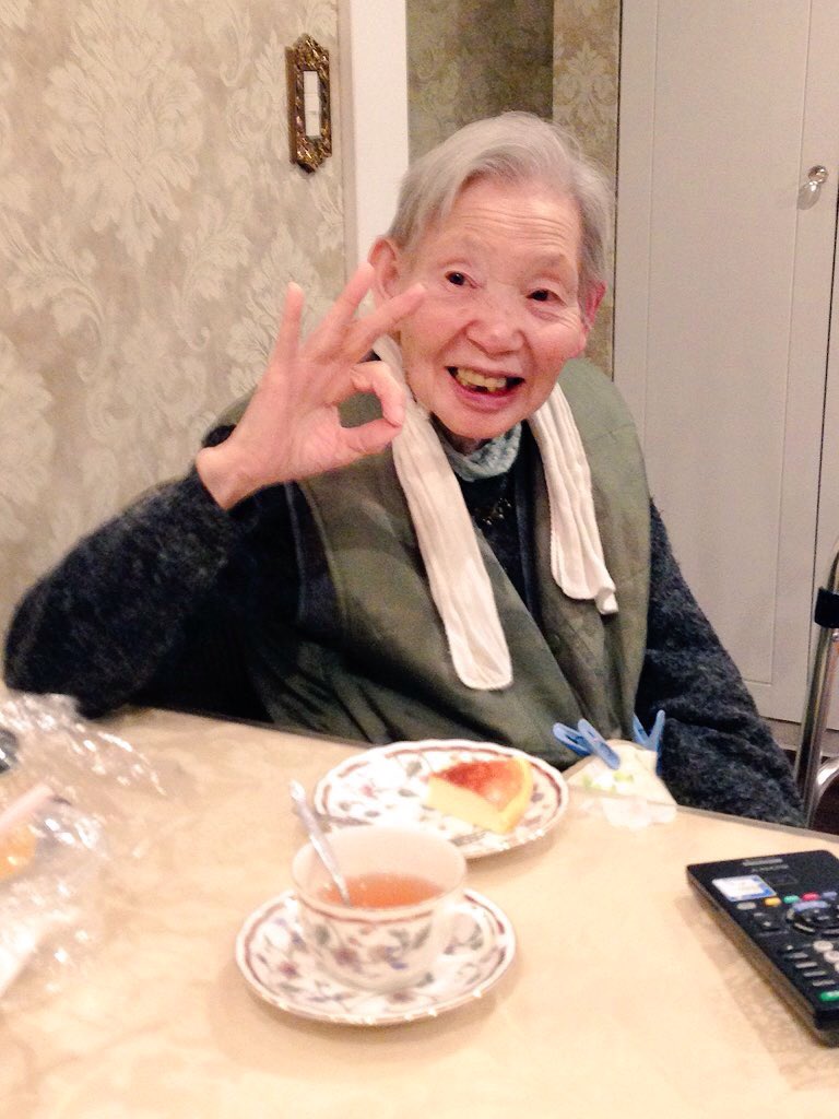 お母ちゃん
お誕生日おめでとう🎉✨
今いてたら97歳になるんかな
89歳で止まってしもたけど
一緒にマンガ頑張った日々はホンマにおもしゃかったで 