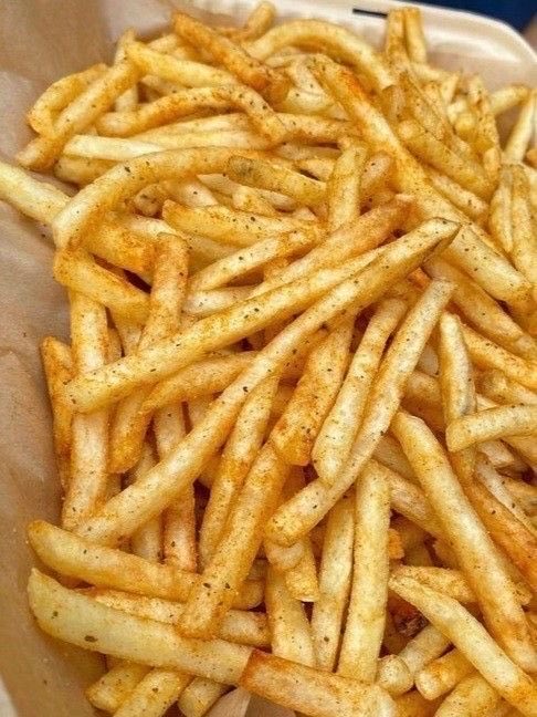 F0ODHub's tweet photo. What goes best with fries? https://t.co/oDQM7VcG8W