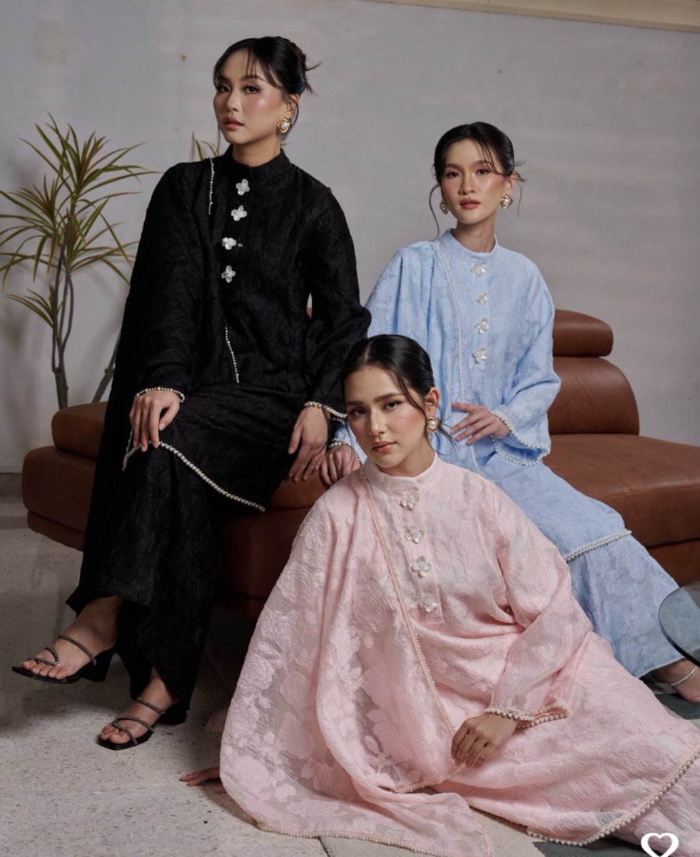 Suka betul tengok makin banyak brand release baju classic mcm orang dulu-dulu raya kalini. Salah satu nya kedai ni. Ayu sangat.￼