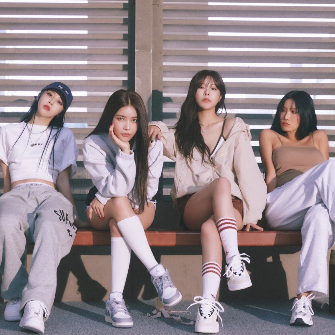 Most streamed girlgroups on MelOn history: 

#1 TWICE 3.22 billion 
#2 BLACKPINK 2.57 billion
#3 Red Velvet 2.45 billion
#4 Mamamoo 2.25 billion
#5 i-dle 1.82 billion 
#6 NewJeans 1.79 billion
#7 aespa 1.76 billion
#8 IVE 1.74 billion 
#9 GFRIEND 1.55 billion 
#10 2NE1 1.53