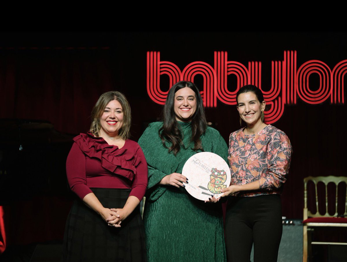 winspain's tweet image. 💙 WiN Spain participó en los Premios Mujer #Fearless de @Fearless_Mgzn que reconocen el talento y liderazgo femeninos

Nuestras presidenta Amparo Soler y vicepresidenta Ana González entregaron el premio al Liderazgo Energético⚡️a Rocío @monasterioR

¡Enhorabuena a las premiadas!