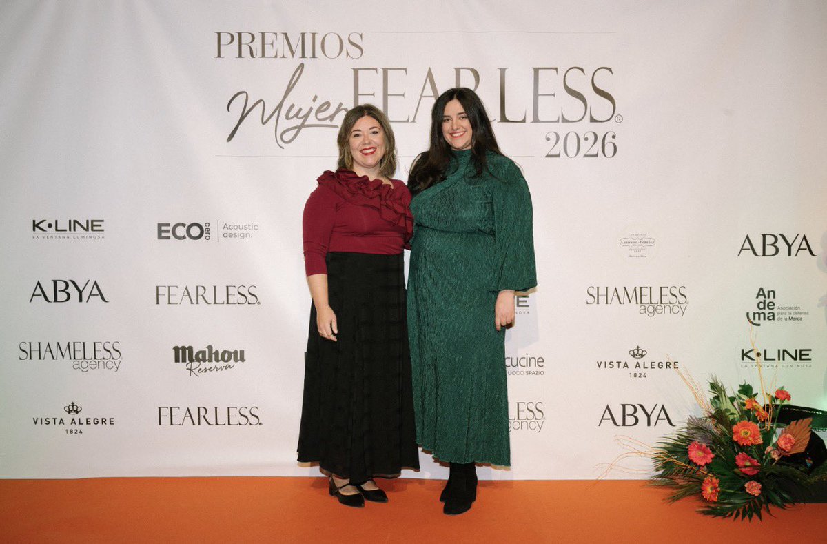 winspain's tweet image. 💙 WiN Spain participó en los Premios Mujer #Fearless de @Fearless_Mgzn que reconocen el talento y liderazgo femeninos

Nuestras presidenta Amparo Soler y vicepresidenta Ana González entregaron el premio al Liderazgo Energético⚡️a Rocío @monasterioR

¡Enhorabuena a las premiadas!