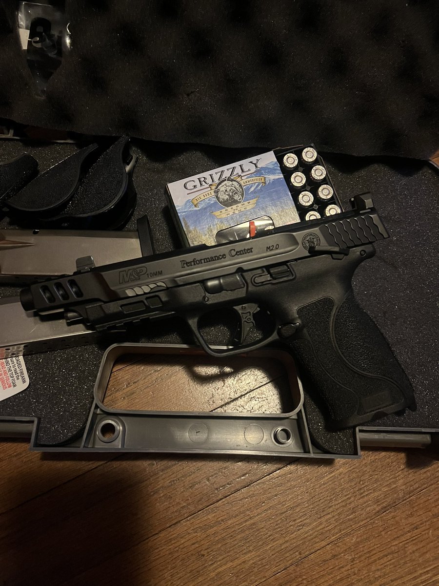 IronWalt357's tweet photo. I just picked up my early birthday (the 11th) present for myself. It’s a Smith &amp; Wesson M&amp;P 2.0 performance center 10mm https://t.co/2MAFY3tISf