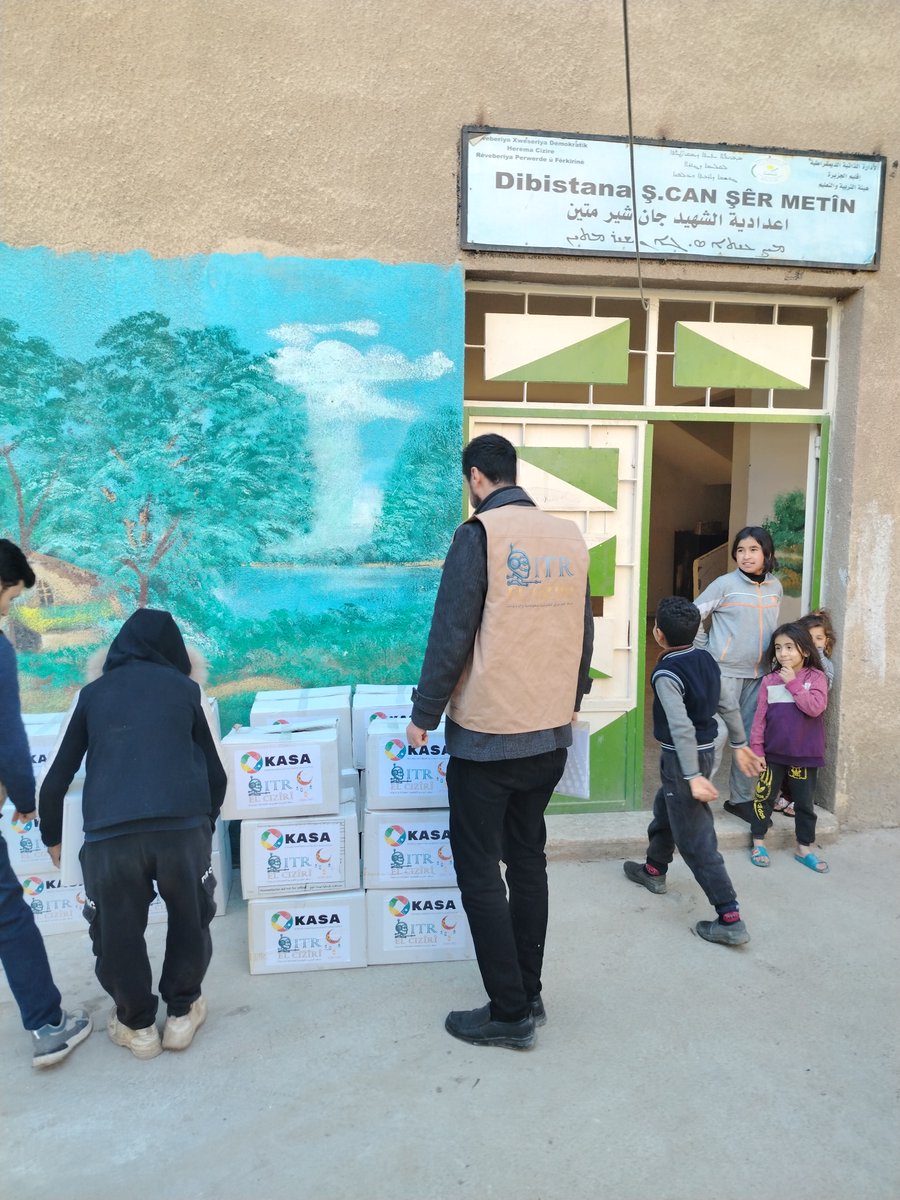 KASAKURDAN's tweet photo. Silav û rêz
Îro 100 pakêtên Remazanî hatin belav kirin. https://t.co/pxLK9vEJiI