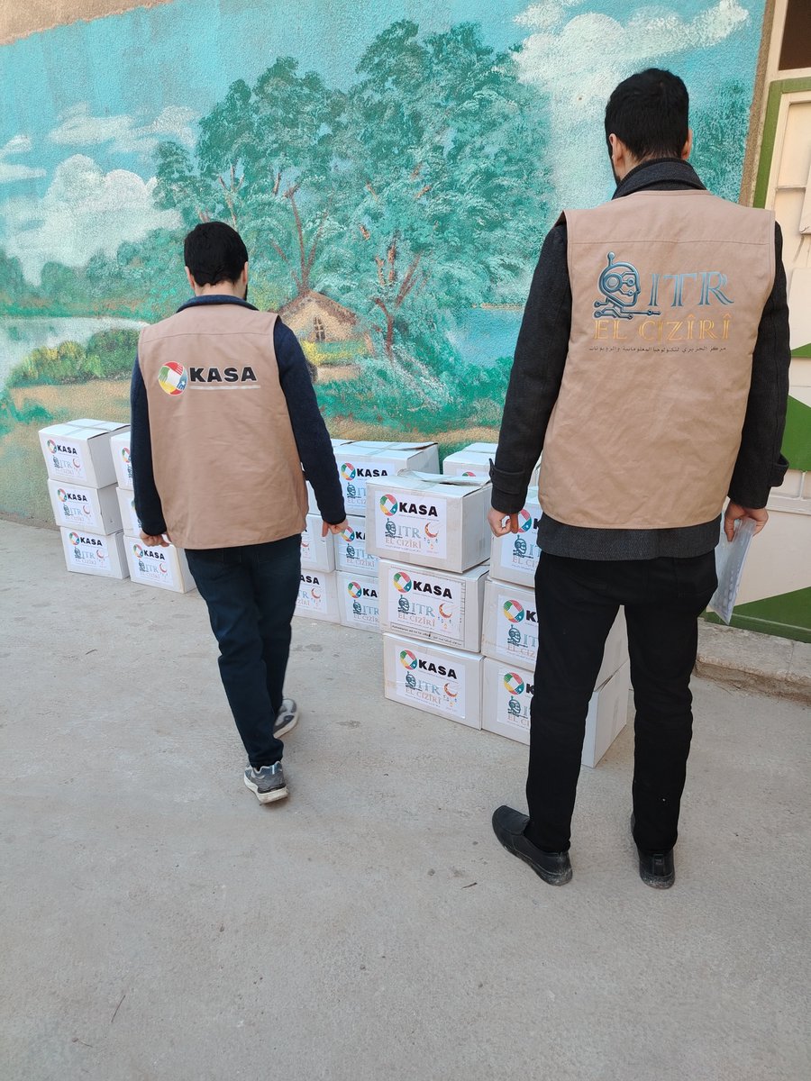 KASAKURDAN's tweet photo. Silav û rêz
Îro 100 pakêtên Remazanî hatin belav kirin. https://t.co/pxLK9vEJiI