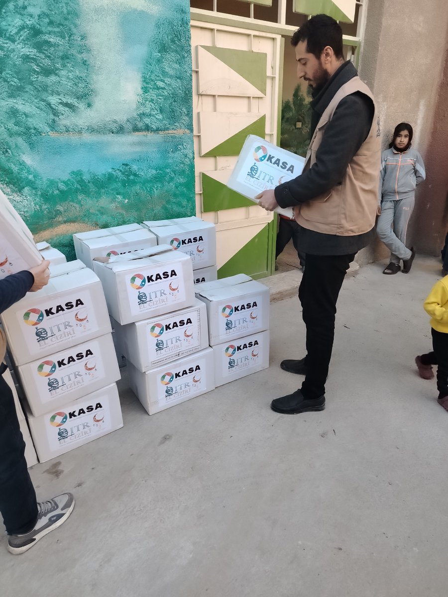 KASAKURDAN's tweet photo. Silav û rêz
Îro 100 pakêtên Remazanî hatin belav kirin. https://t.co/pxLK9vEJiI