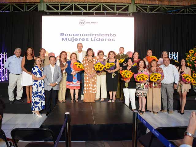 Los Andes conmemoró el Día Internacional de la Mujer con emotivo reconocimiento a mujeres destacadas - LosAndesHoy.clLosAndesHoy.cl losandeshoy.cl/2026/03/10/los…
