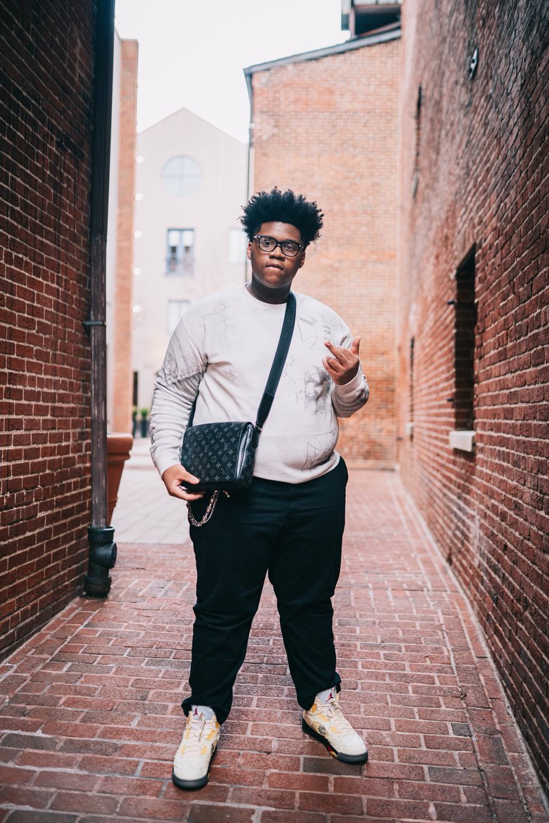 lorrodd_'s tweet photo. Happy gday to one icy ass nigga #18 https://t.co/pJtHpauect